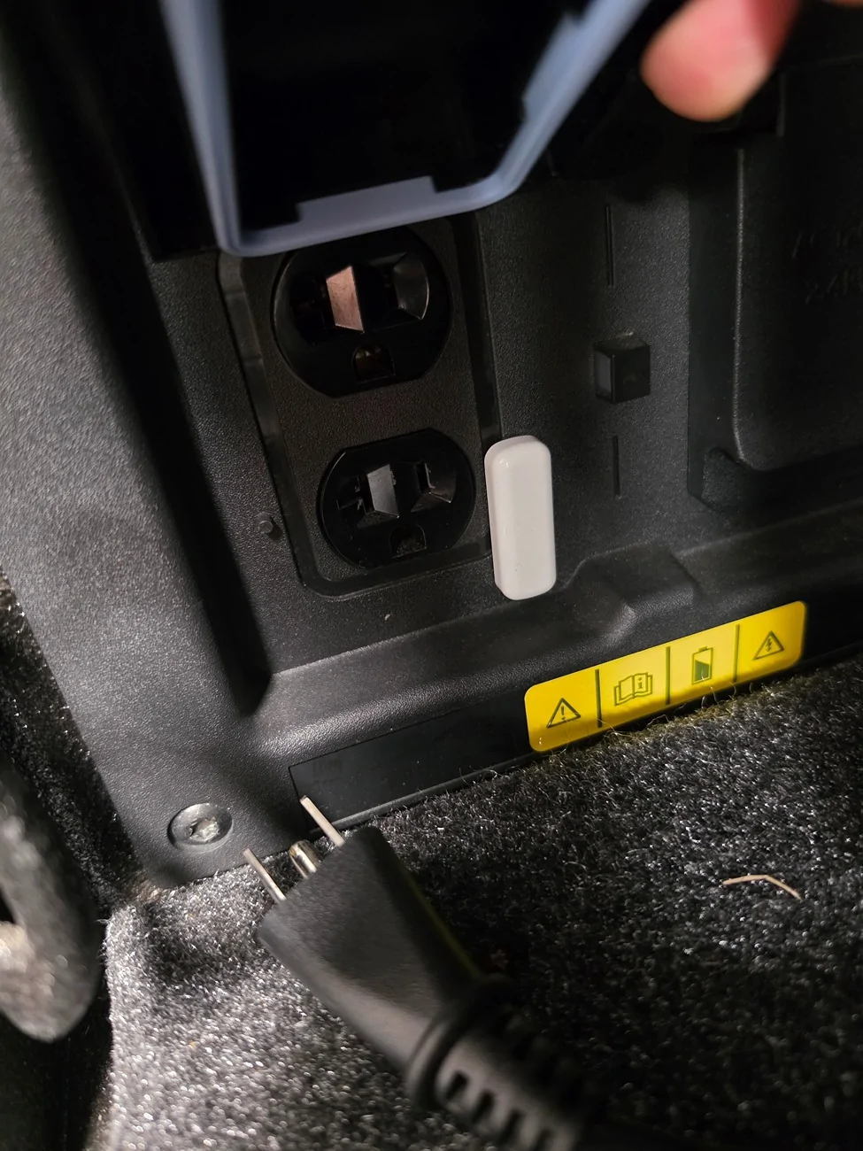 Ford F-150 Lightning Using 120v PPOB in Bed While Driving 17837767028744413323559350720897