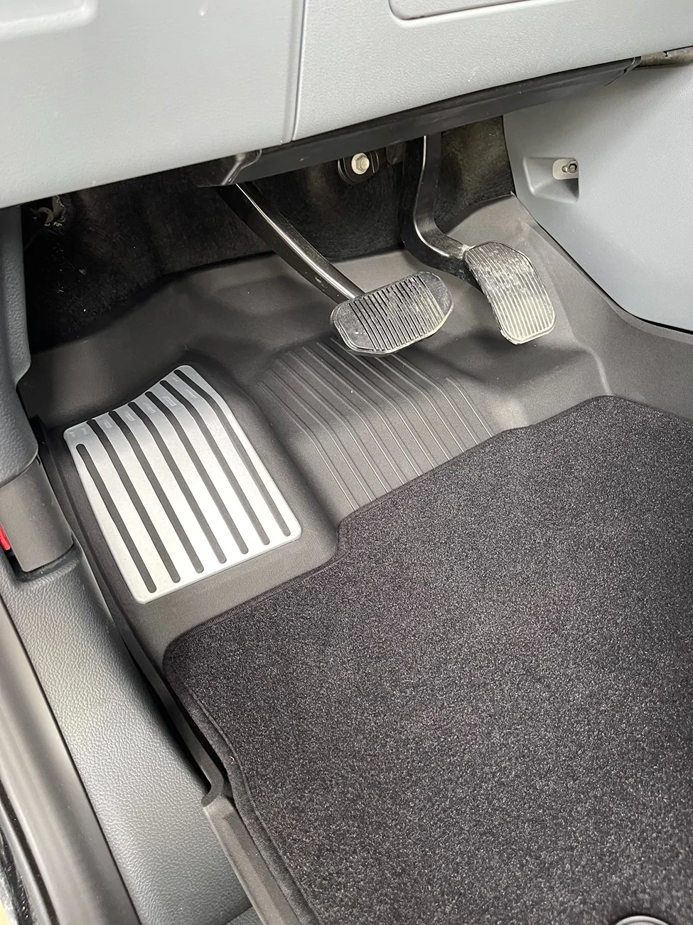 Ford F-150 Lightning 3W Liners floor mat review IMG_3642