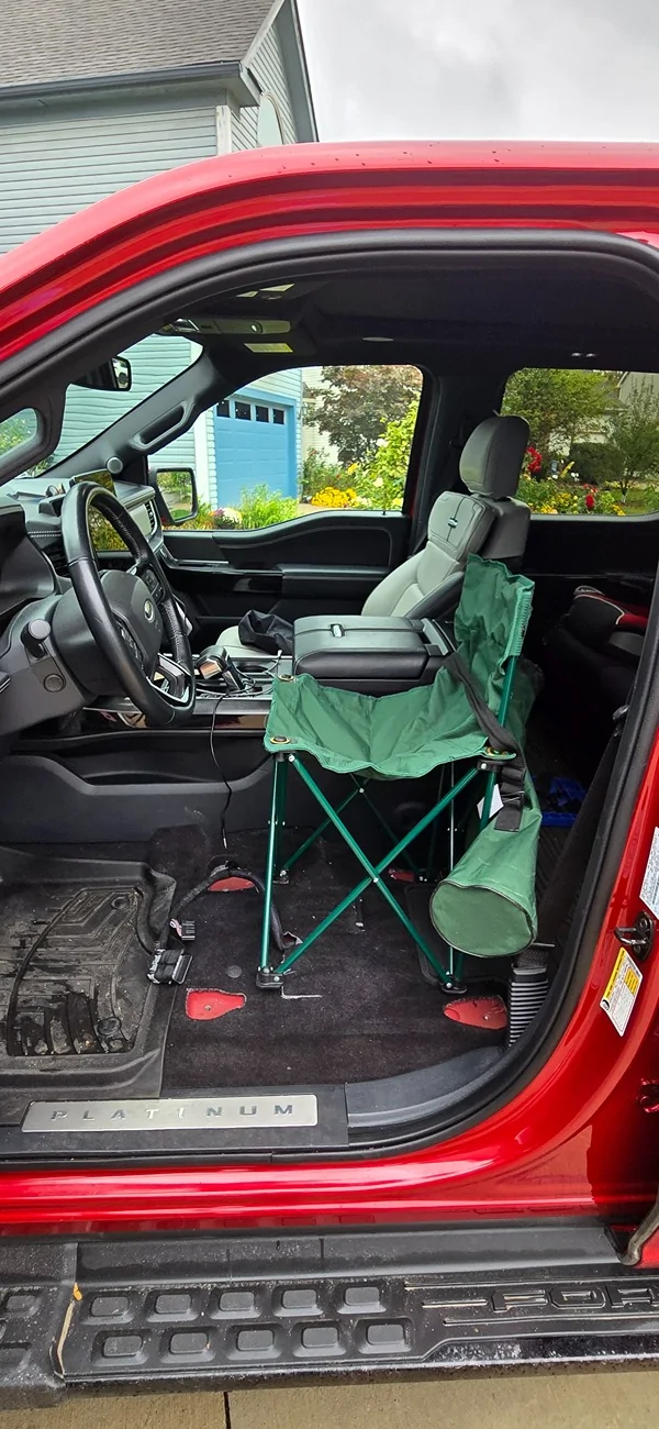 Ford F-150 Lightning 2025 Lightning Lariat - Driver's Seat Left Side Cracking 1000019209