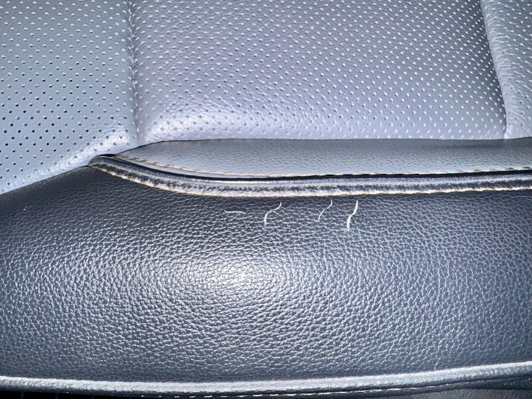 Ford F-150 Lightning 2025 Lightning Lariat - Driver's Seat Left Side Cracking IMG_7398