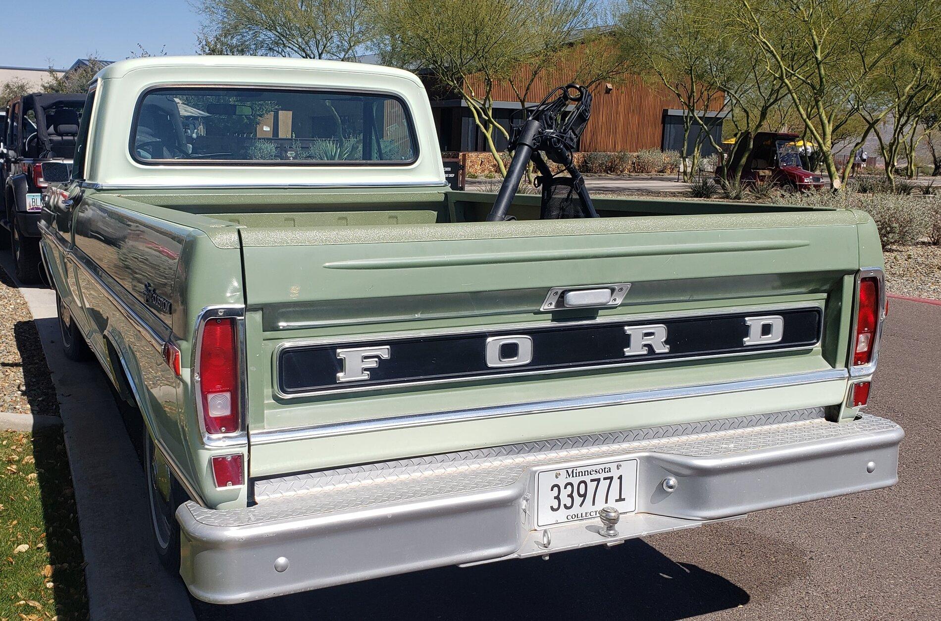 Ford F-150 Lightning Old School F-100 2021-03-19 13.39.08