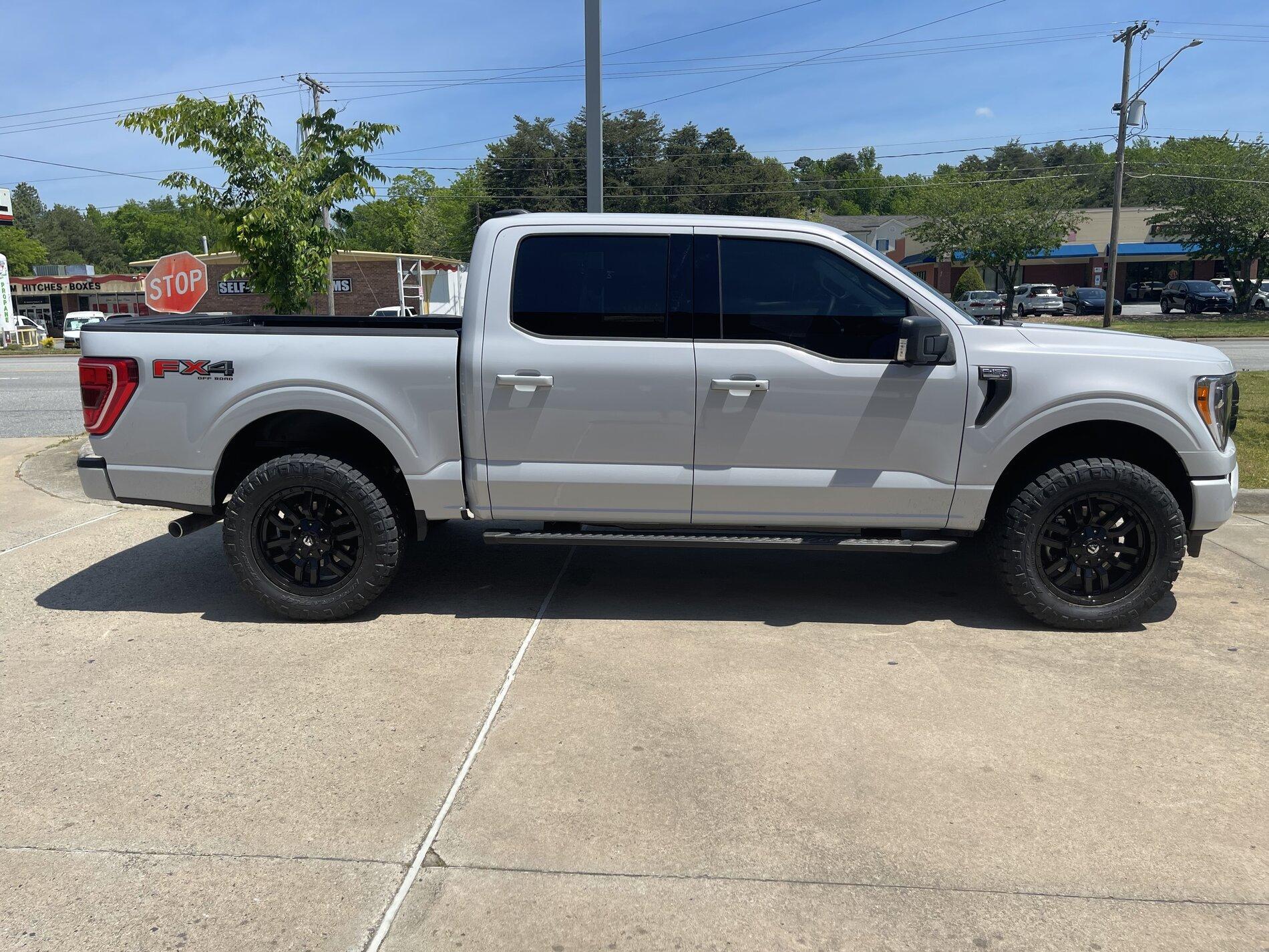 Ford F-150 Lightning Looking for pics of a 285/60r20 on +1 offset wheels.... 88F47011-F290-45E4-A667-61ED4788650D