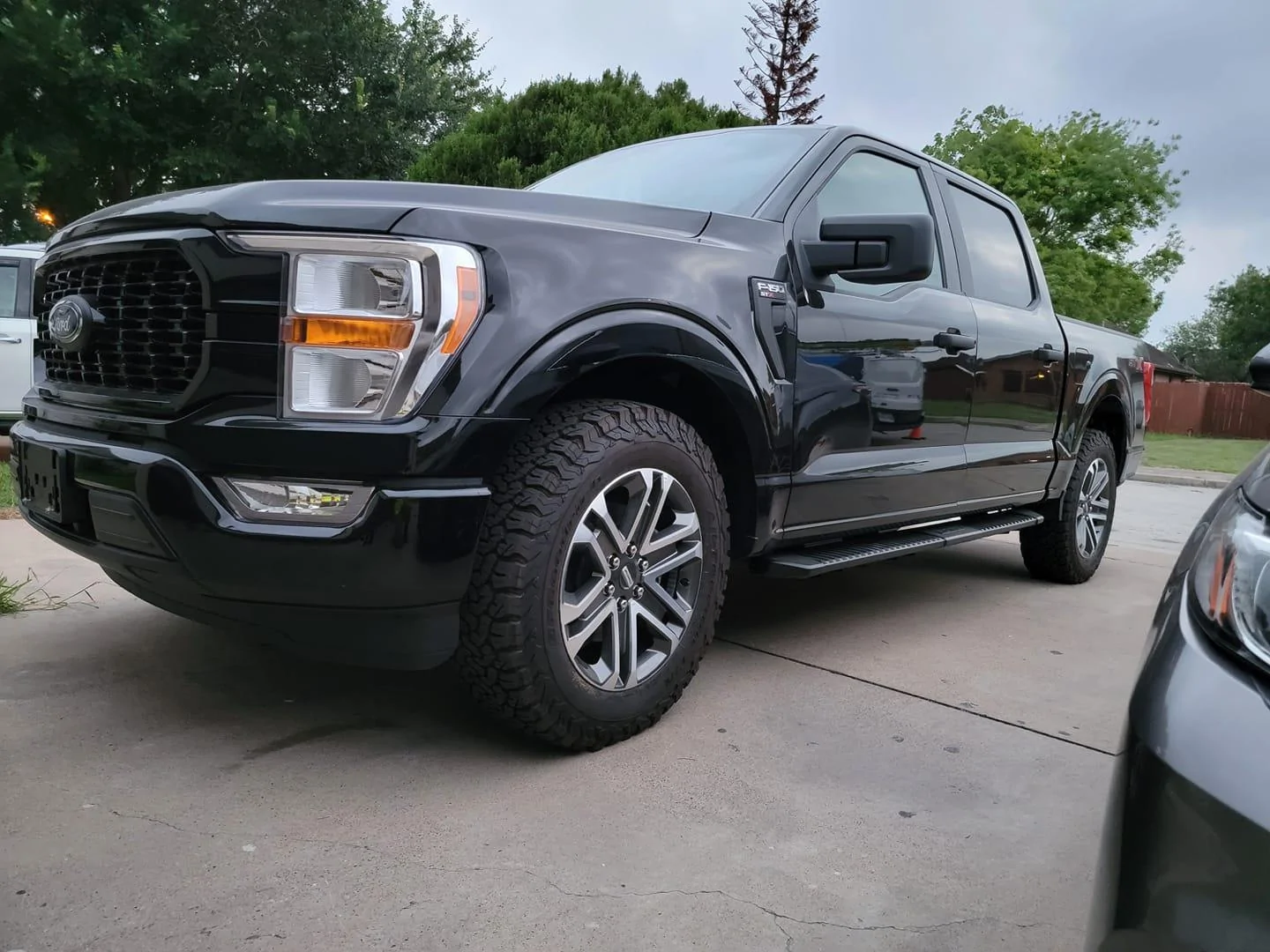 Ford F-150 Lightning 275/65 r20 BFG KO2 pics? F150