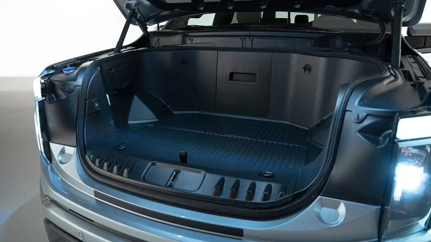 Ford F-150 Lightning ? Studio pics of the F-150 Lightning Electric Pickup 2022-Ford-F-150-Lightning-frunk-opening