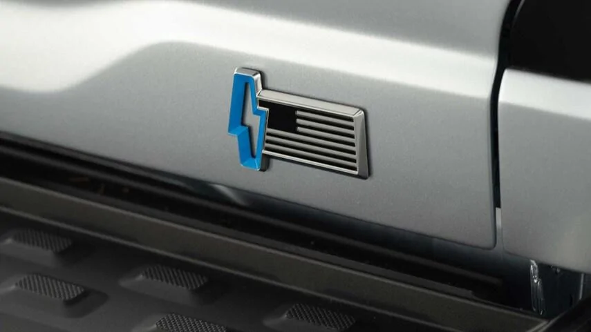 Ford F-150 Lightning ? Studio pics of the F-150 Lightning Electric Pickup 2022-Ford-F-150-Lightning-tailgate-badg