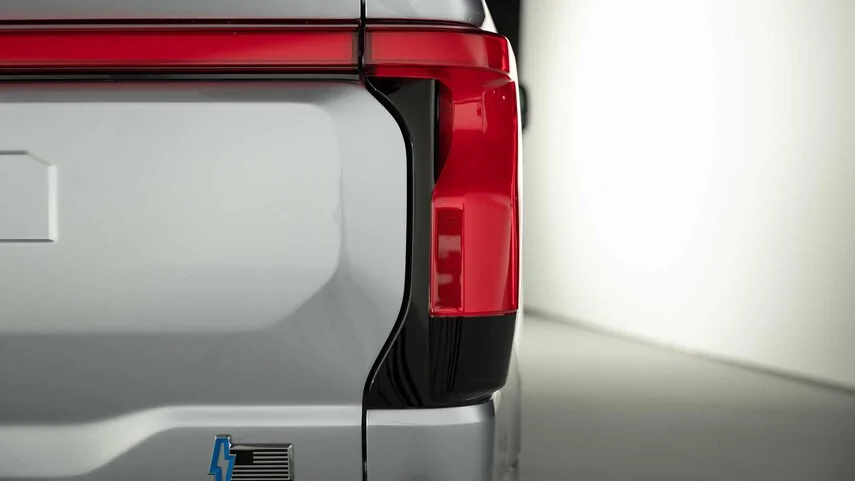 Ford F-150 Lightning ? Studio pics of the F-150 Lightning Electric Pickup 2022-Ford-F-150-Lightning-taillight-up-clos