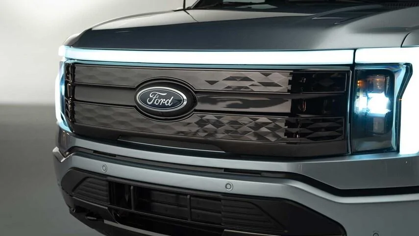Ford F-150 Lightning ? Studio pics of the F-150 Lightning Electric Pickup 2022-Ford-F-150-Lightning-grille-and-lighting
