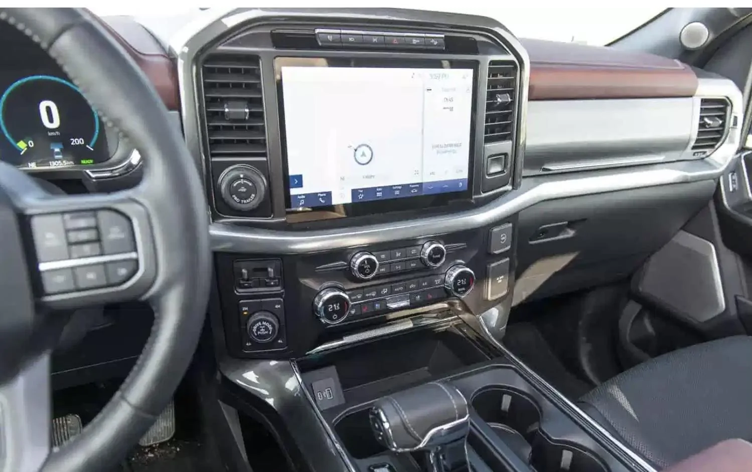 Ford F-150 Lightning 15.5" infotainment screen vs. 12" screen D51F3656-4D2A-4CF7-9D52-D1C6FC93D1D2