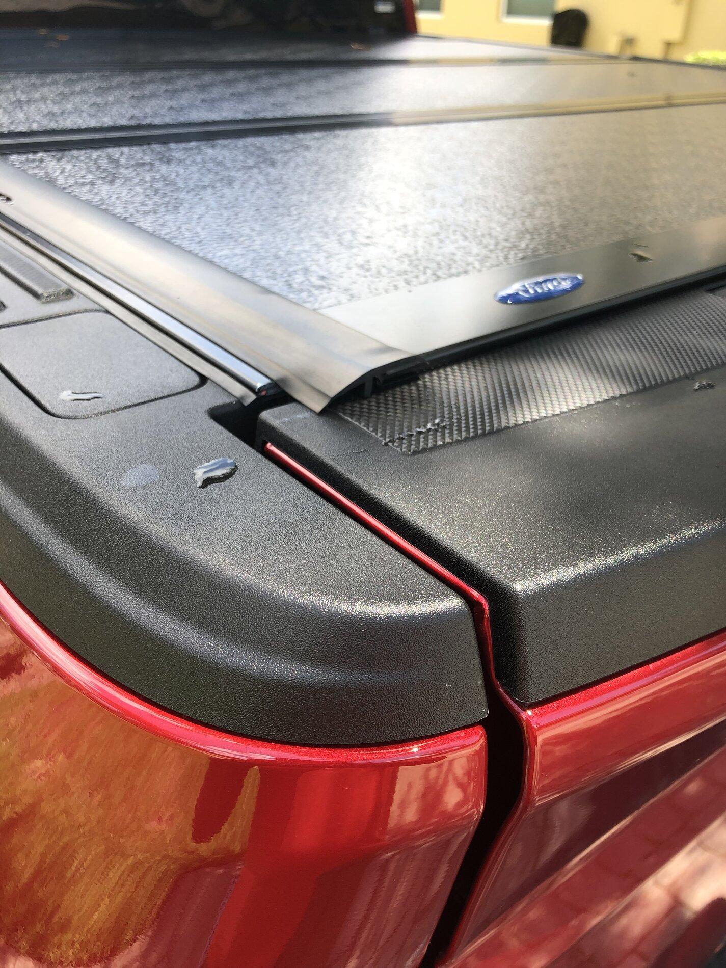 Ford F-150 Lightning Ford Accessories Tonneau - VML3Z 99501A42 B. Does this have new type seal to work with power tail? EEFFCB5C-803D-45DB-BA66-99178CEA65DB