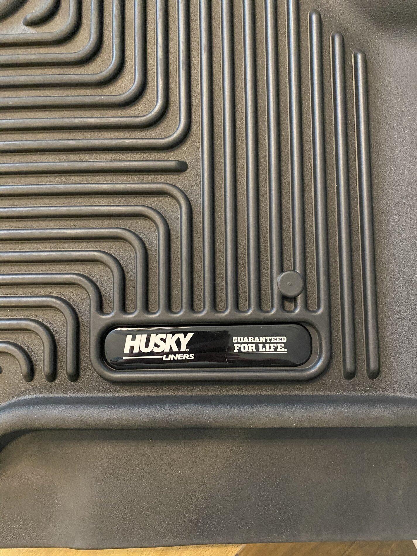 Ford F-150 Lightning Husky Emblems 3209C166-1CC3-4DAA-8F5D-0669C07CB906