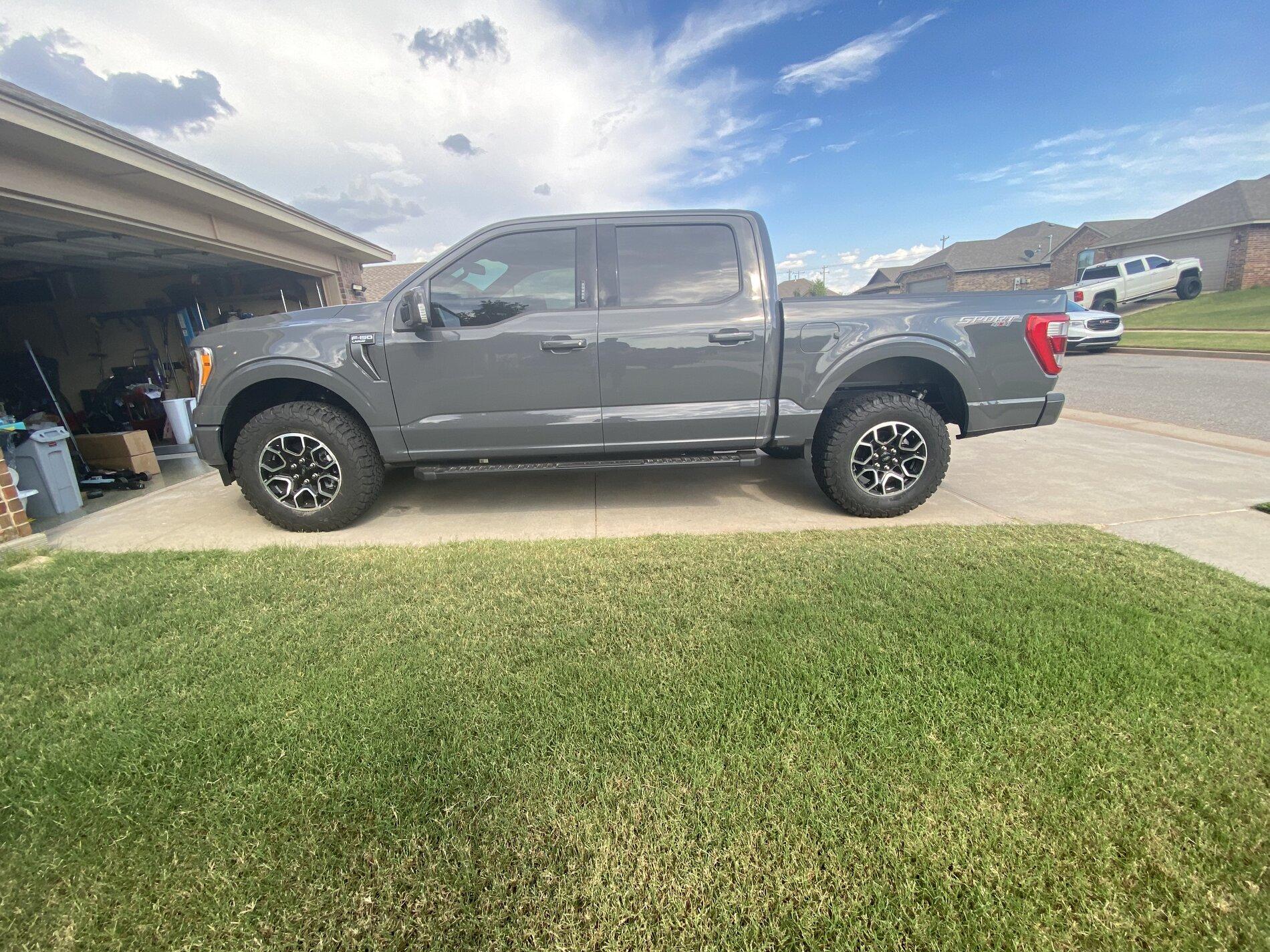 Ford F-150 Lightning Factory Wheels with Aftermarket Tire Thread 38560330-AB4A-46D2-A3F0-C3AEDFCF2621