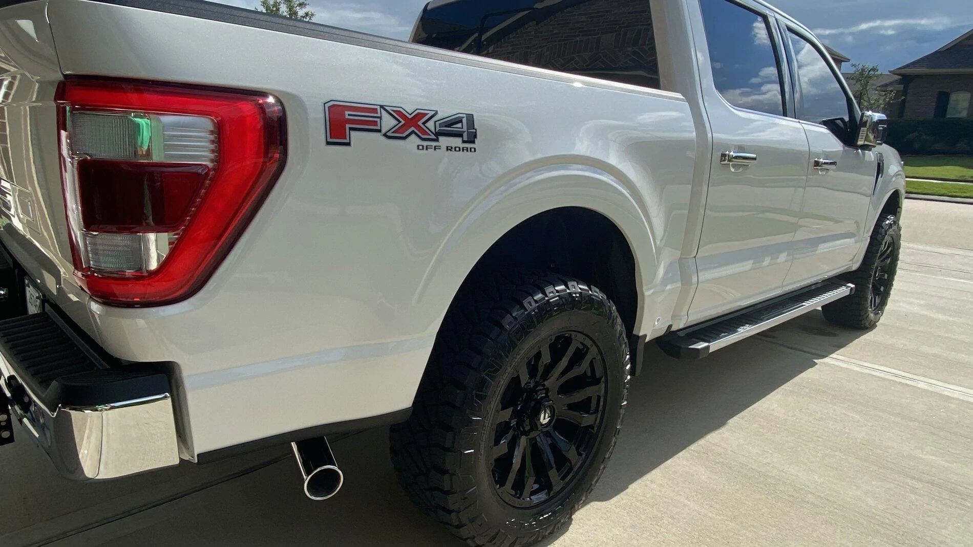 Ford F-150 Lightning New wheels & tires 4E435EB6-665B-4E02-86A7-313F65744412
