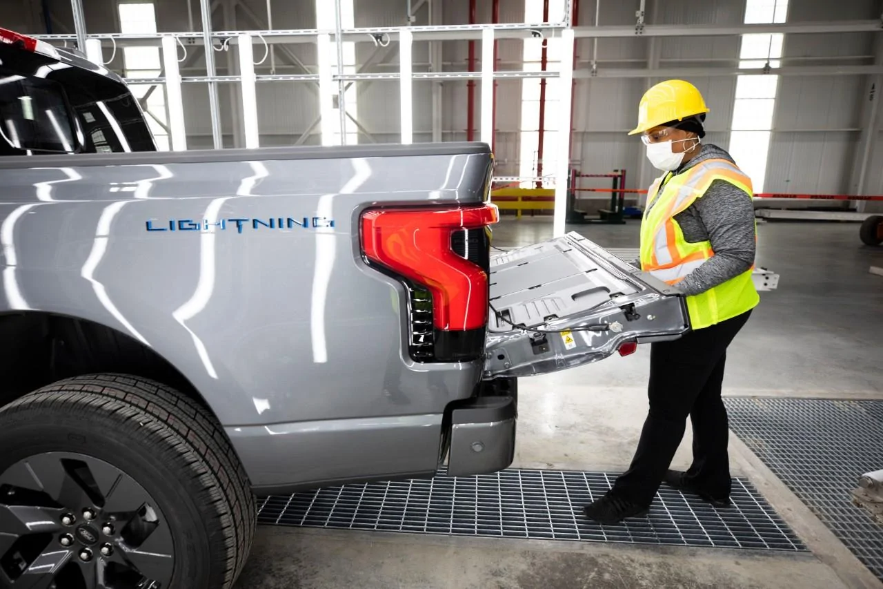 Ford F-150 Lightning F-150 Lightning Pre-Production Officially Begins at Ford's Rouge EV Center After 150k Reservations! Ford Rouge Electric Vehicle Center_04