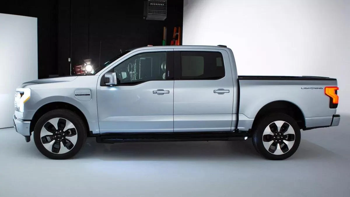 Ford F-150 Lightning ICED BLUE SILVER F-150 Lightning Photos & Club 215486D8-8CFC-4911-8815-B941652B5131