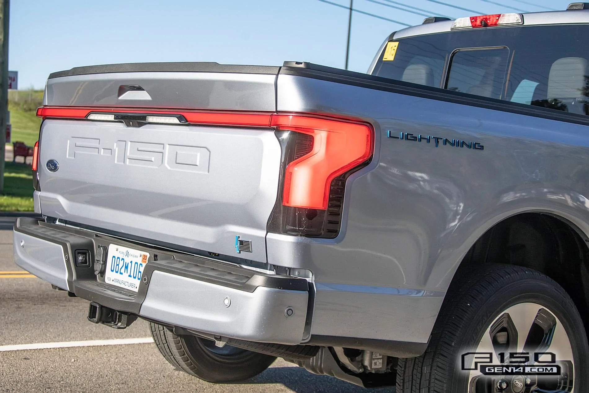 Ford F-150 Lightning F-150 Lightning Platinum (Iconic Silver) & Lariat (Rapid Red) Spotted On Public Roads Iced Blue Silver 2022 F150 Lightning Platinum EV Truck Spotted 15