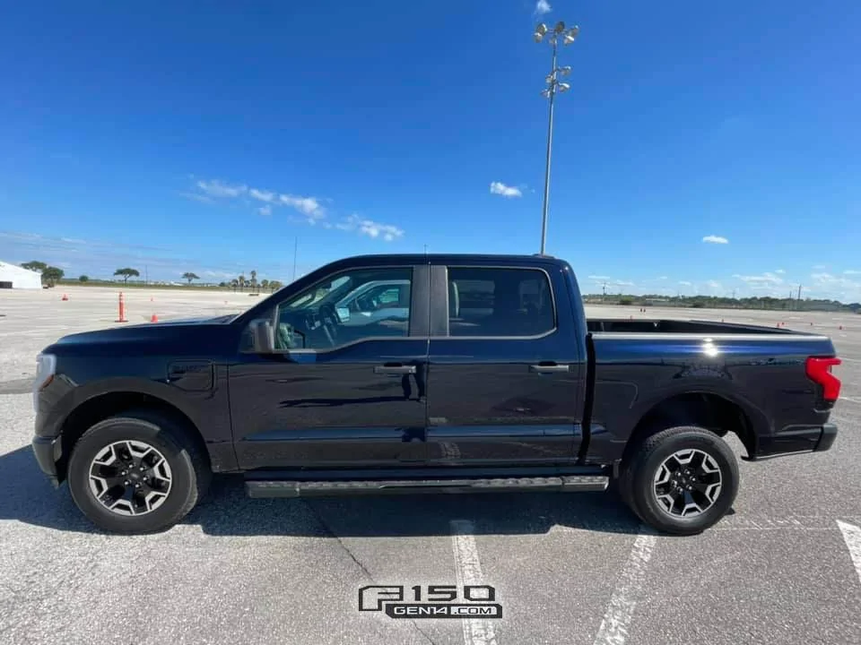 Ford F-150 Lightning ANTIMATTER BLUE F-150 Lightning Photos & Club 2022 F-150 Lightning PRO Antimatter Blue Metallic PIckup 3