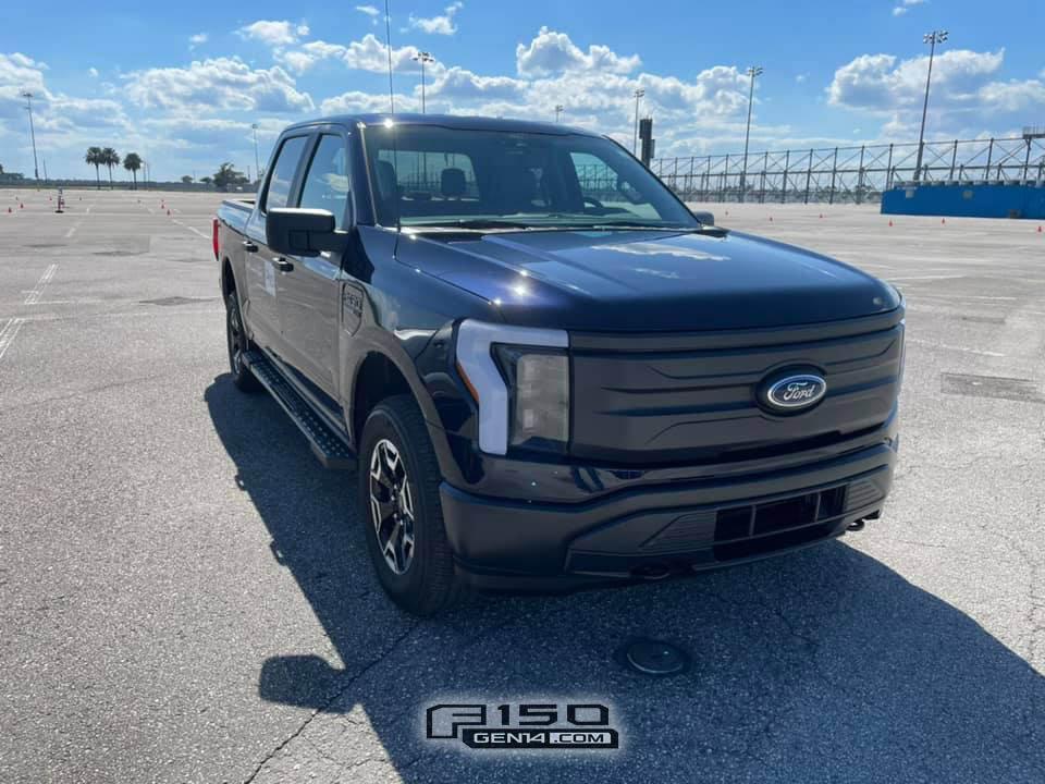 Ford F-150 Lightning ANTIMATTER BLUE F-150 Lightning Photos & Club 2022 F-150 Lightning PRO Antimatter Blue Metallic PIckup 5
