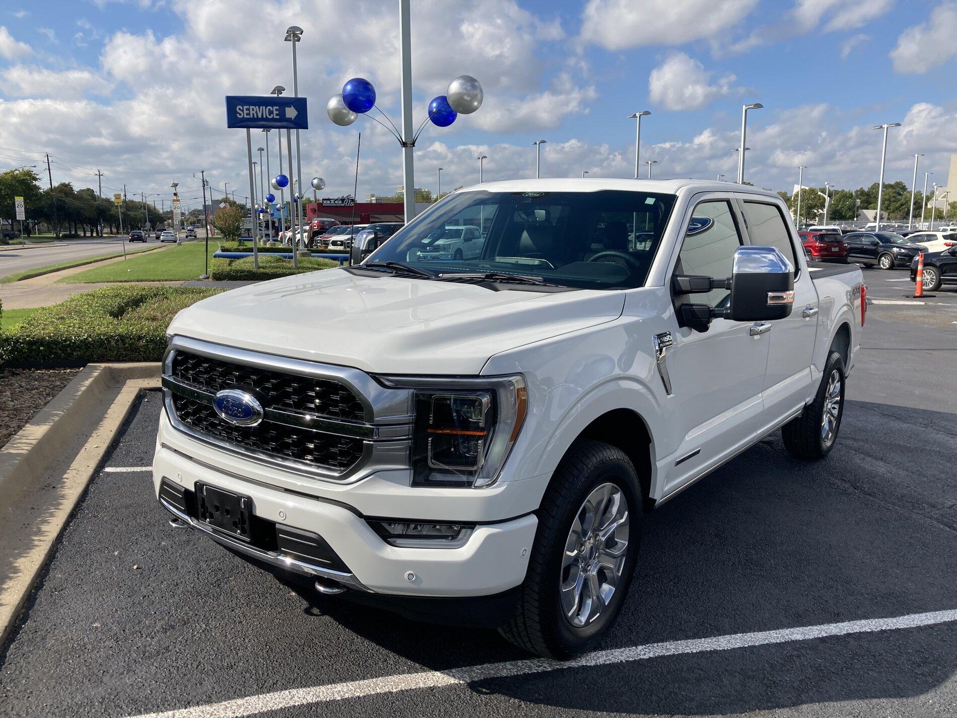 Ford F-150 Lightning 2021 F-150 Platinum star white 4x4 8B48B524-1B97-4D94-826A-F75D0EB43E0D
