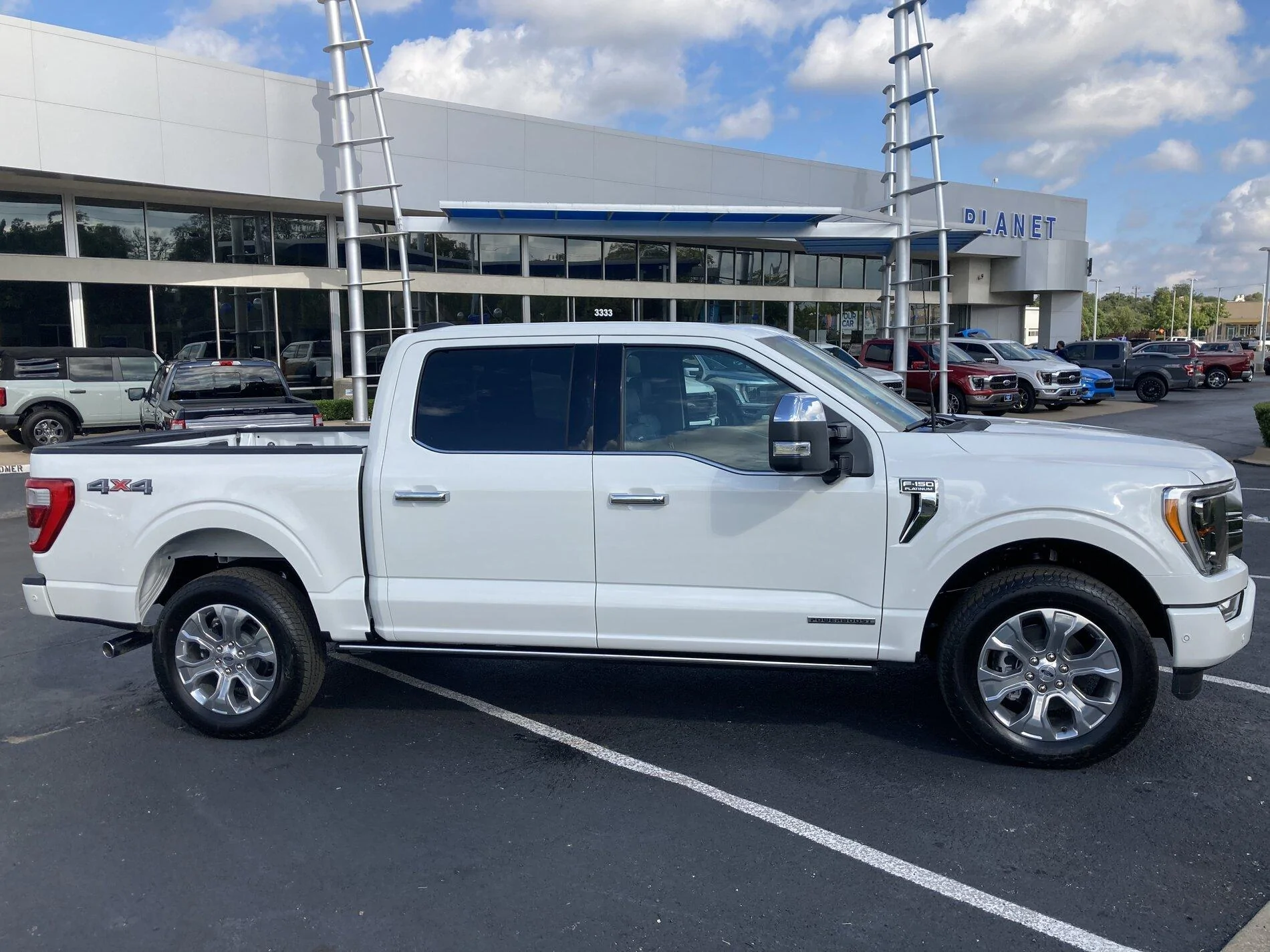 Ford F-150 Lightning 2021 F-150 Platinum star white 4x4 B05FAAE3-1D33-434D-A952-5F0954E56926