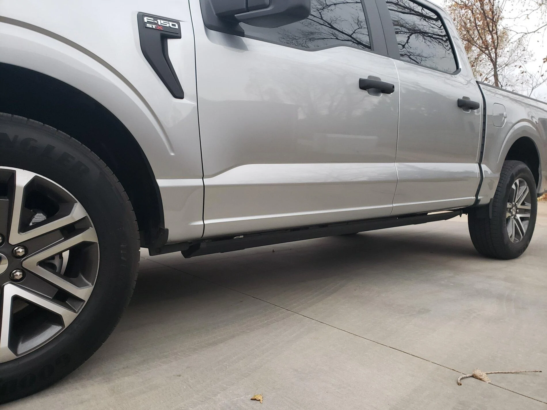 Ford F-150 Lightning 2021 F150 AMP Research PowerStep Plug-N-Play Running Boards 76152-01A 20211124_163603_resized
