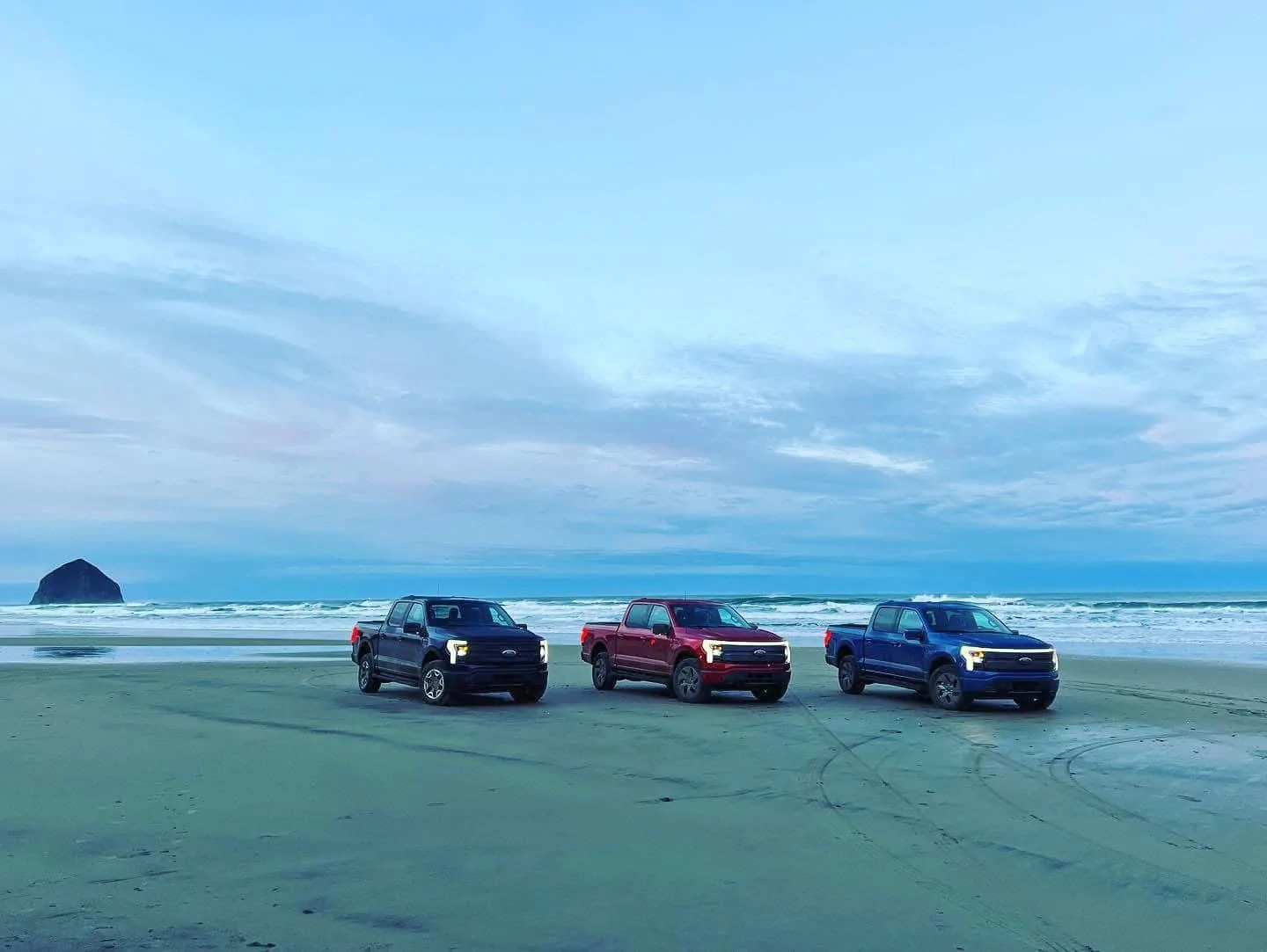 Ford F-150 Lightning Atlas Blue, Rapid Red & Antimatter Blue F-150 Lightning Pics From Official Ford Commercial Shoot 2022 F150 Lightning Atlas Blue & Rapid Red Metallic Pics 16