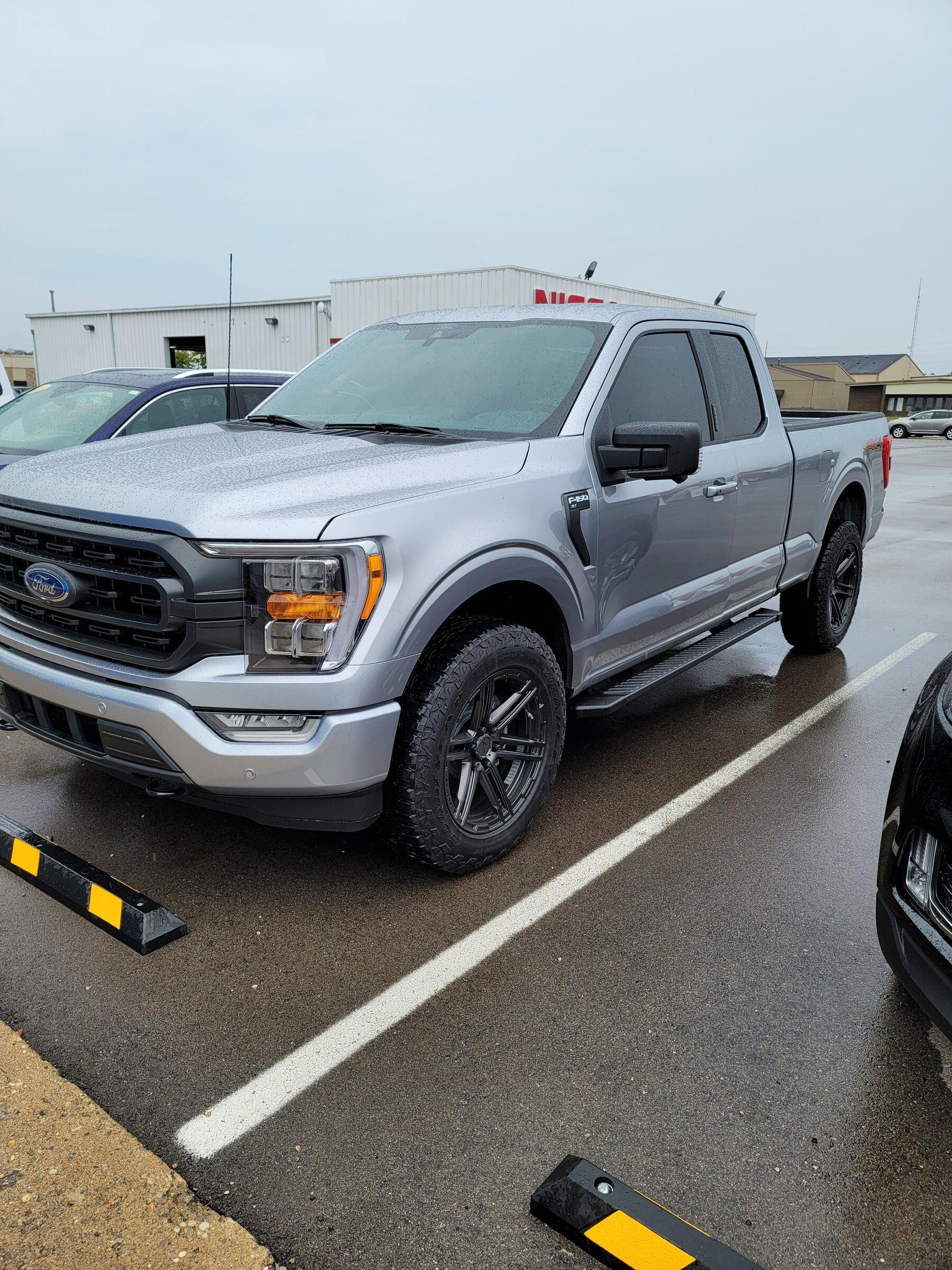 Ford F-150 Lightning 20" Factory 2021 F150 wheel weight? 20211002_140705