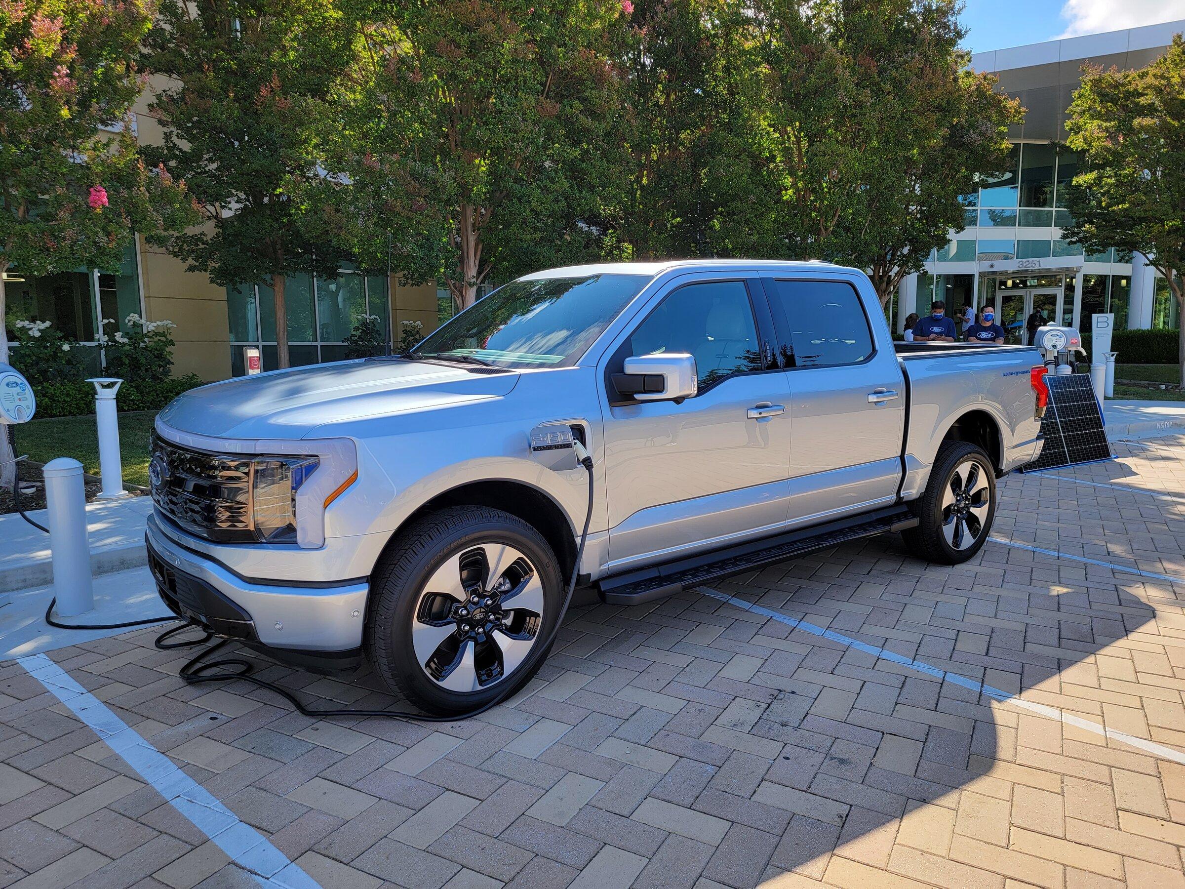 Ford F-150 Lightning ICED BLUE SILVER F-150 Lightning Photos & Club E8FD9wGVkAUSNFX