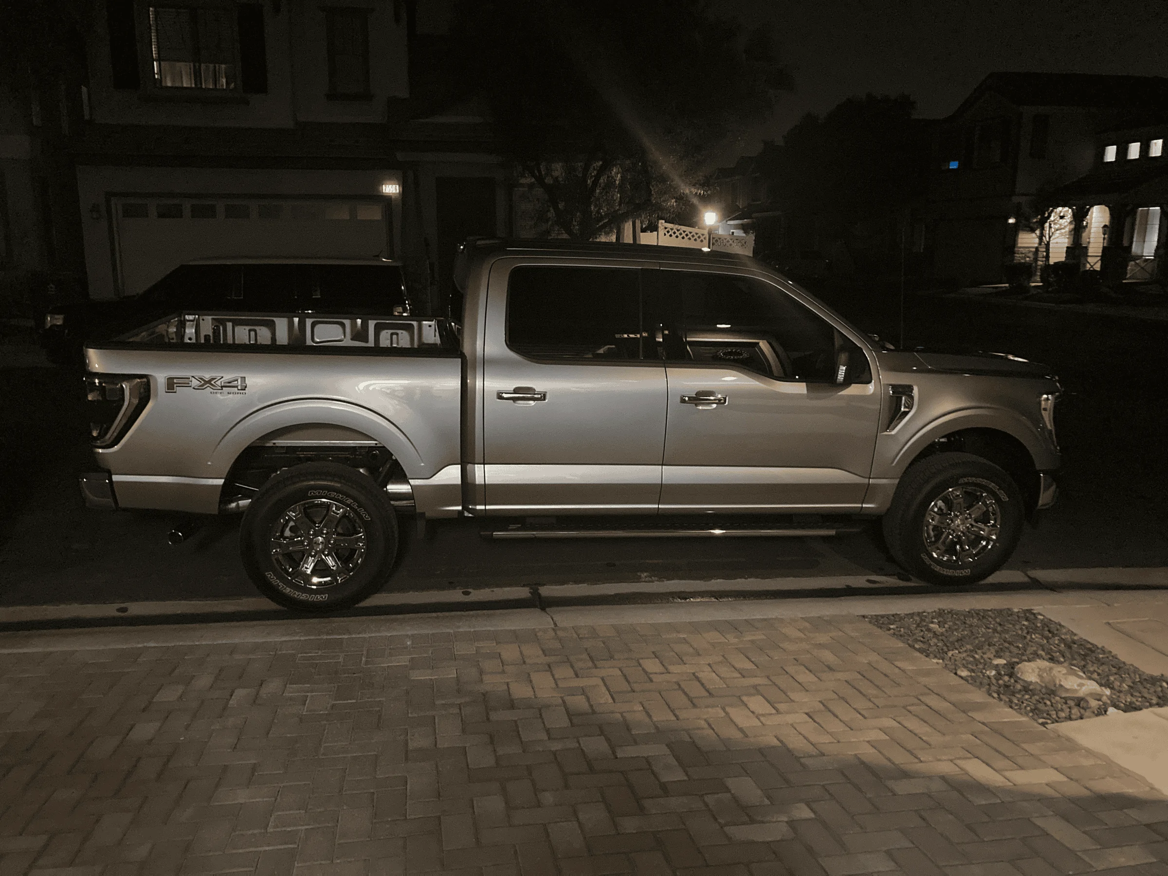 Ford F-150 Lightning Factory rake tempImage1W5QQL