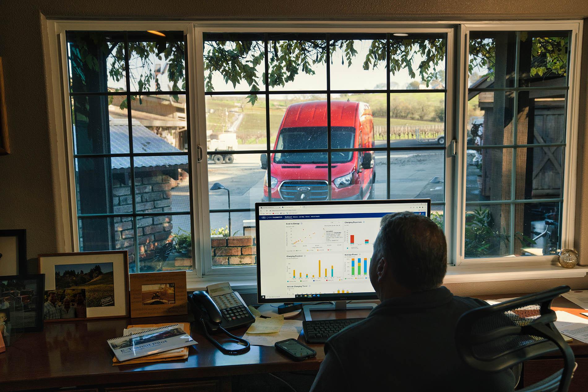 Ford F-150 Lightning F-150 Lightning Pro and E-Transit start in pilot program for sustainable farming 22_FRD_TRN_56740_BEV