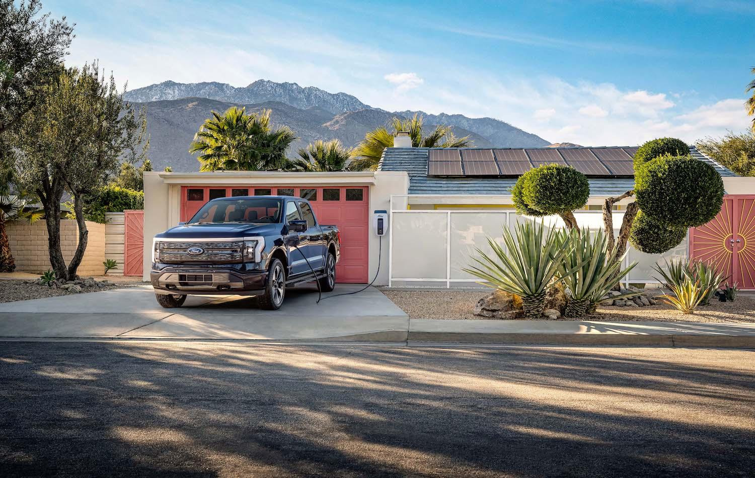 Ford F-150 Lightning Intelligent Home Backup Power : How the F-150 Lightning Can Supply Your Home With 9.6 kW of Power ?⚡️ F-150_Lightning_Solar Chargin