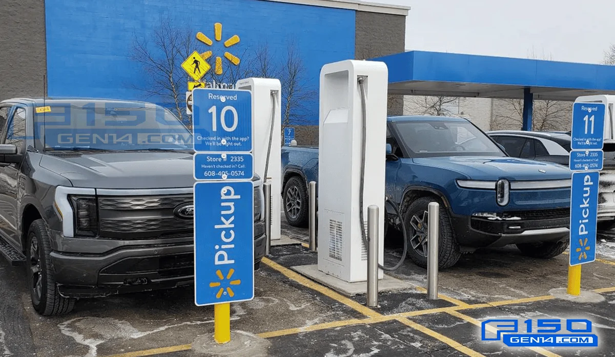 Ford F-150 Lightning F-150 Lightning vs Rivian R1T : first live side-by-side comparison shot rivian r1t vs f150 lightning