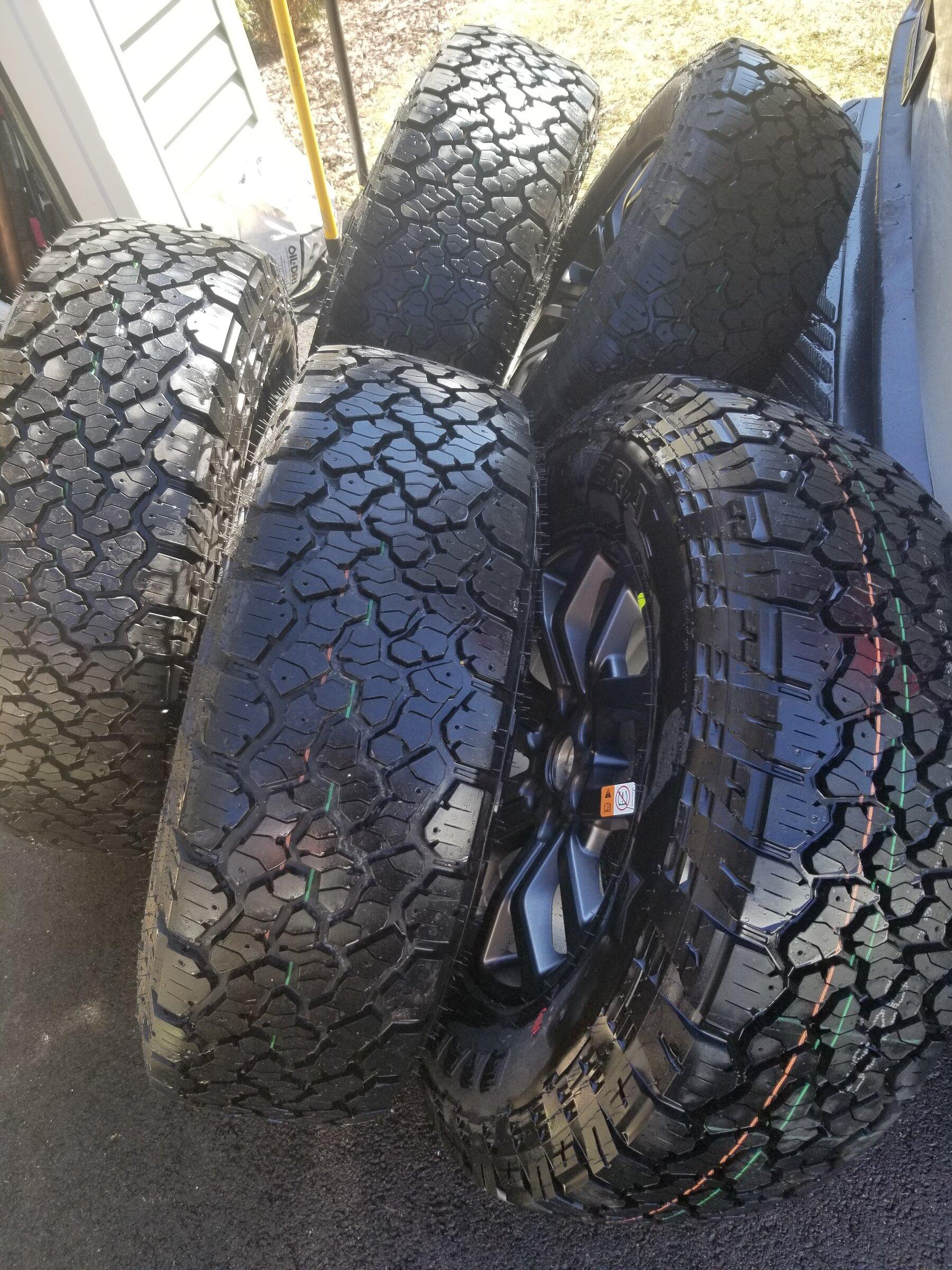 Ford F-150 Lightning 5- New take off 2022 Ford F150 Tremor wheels and tires with tpms sensors 20220313_142531