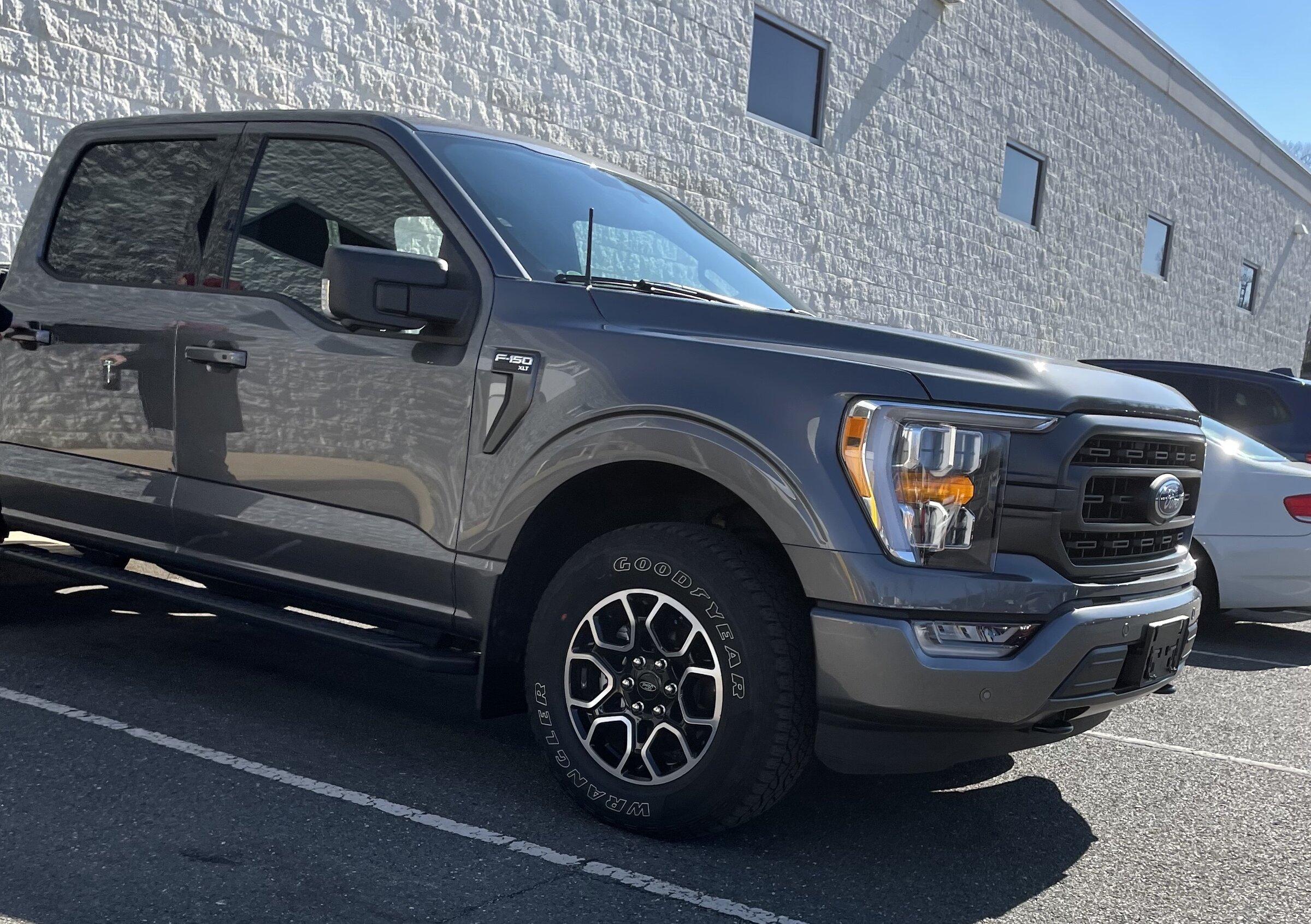 Ford F-150 Lightning Takeoff XLT grill with emblem $200 IMG_3894