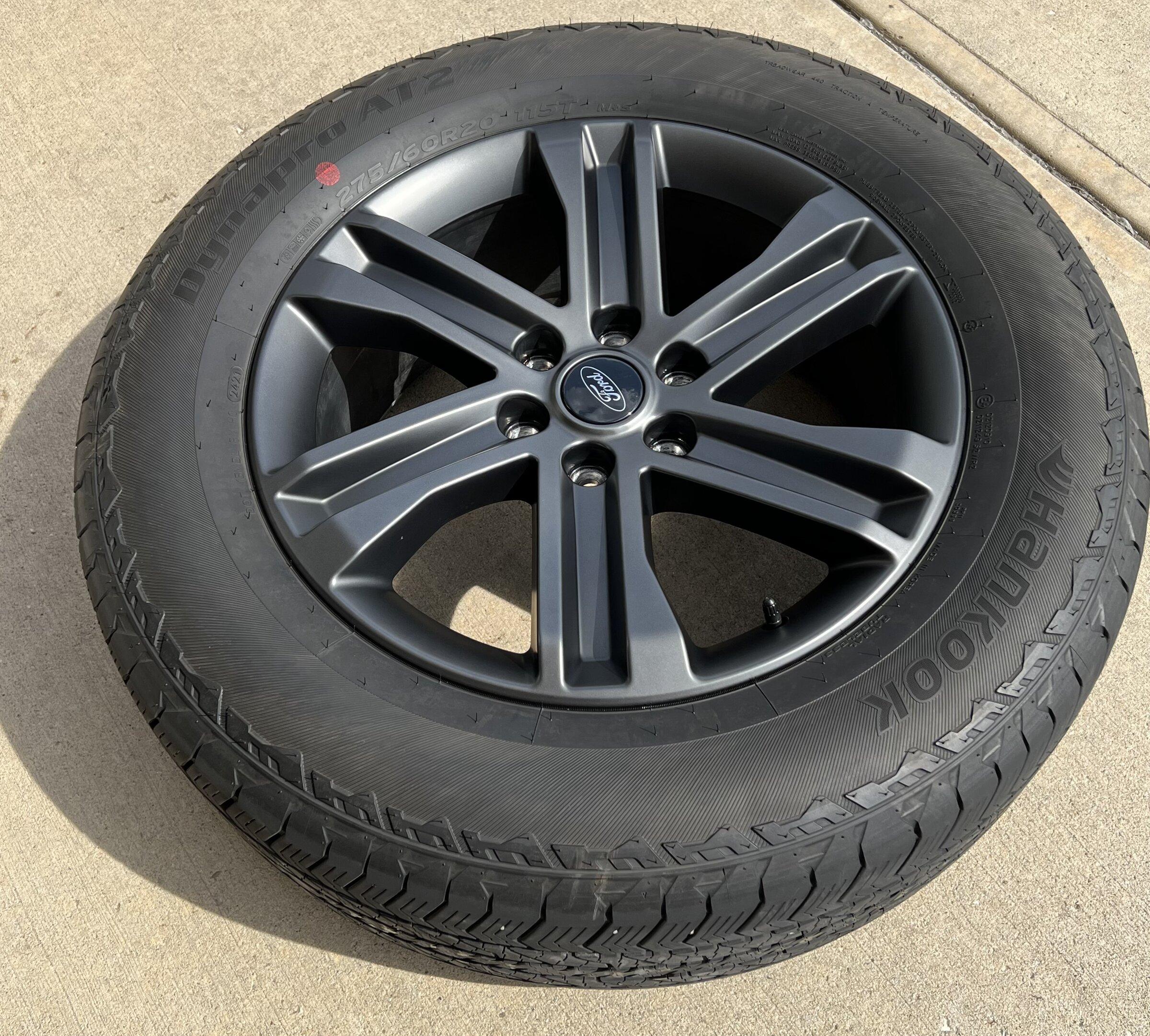 Ford F-150 Lightning 2022 Lariat Sport 20' wheels & tires IMG_7495