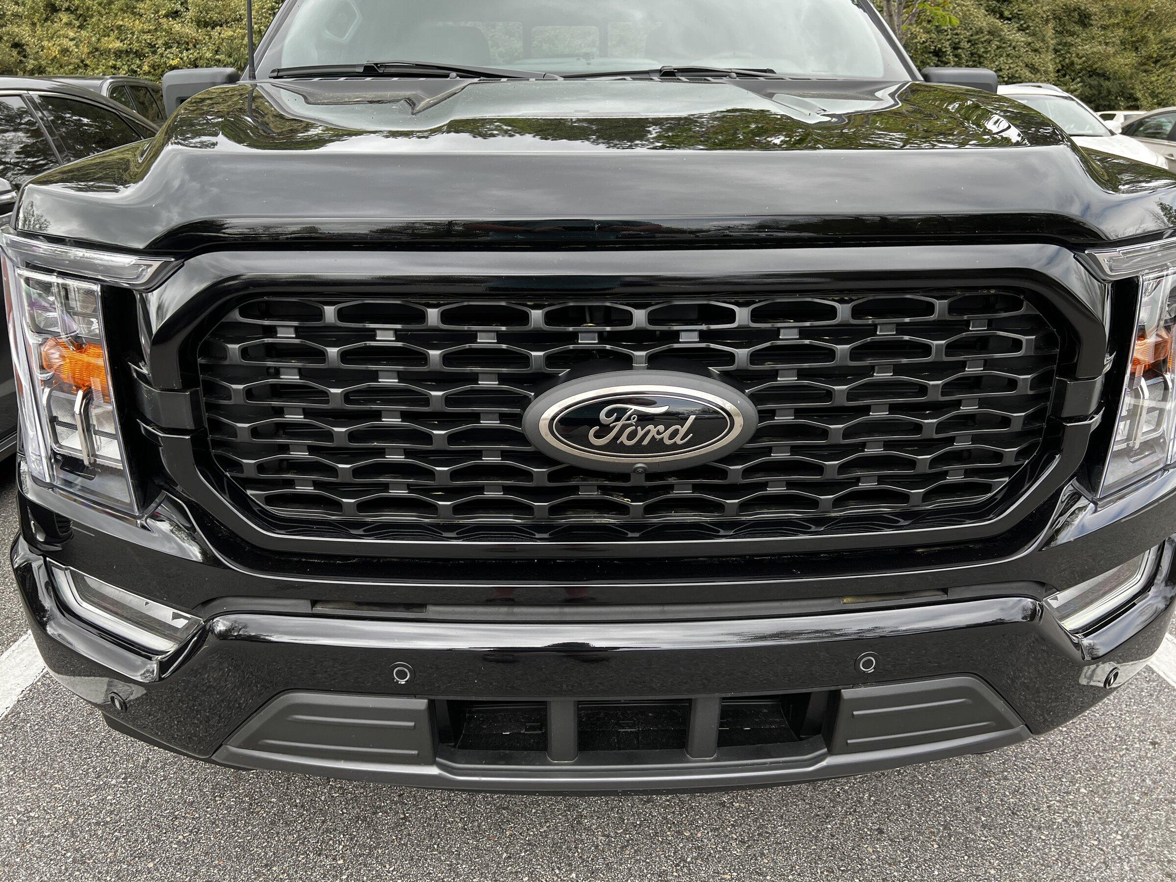 Ford F-150 Lightning STX Grille on an XLT 8444C7F4-68AB-4A3E-9C86-C40174FC3A70