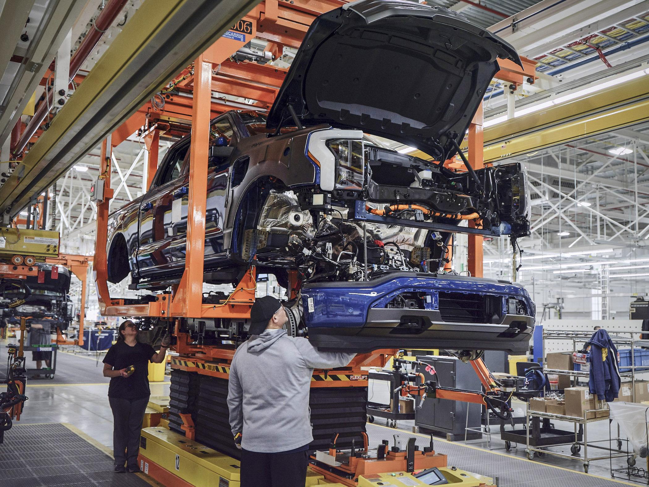 Ford F-150 Lightning 👷🏼♂️ Today Marks the Production Start For F-150 Lightning Trucks! -- Photos & Videos Rouge Electric Vehicle Center_03_ Jacqueline Lanz
