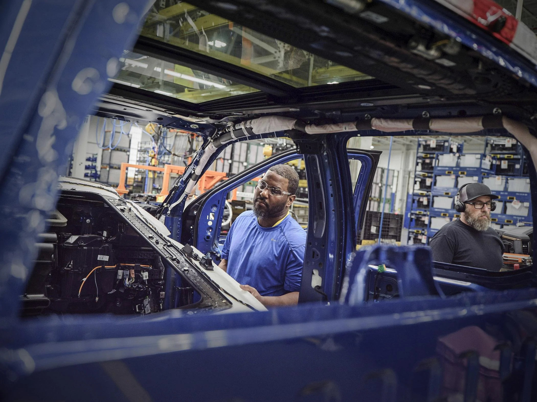 Ford F-150 Lightning 👷🏼♂️ Today Marks the Production Start For F-150 Lightning Trucks! -- Photos & Videos Rouge Electric Vehicle Center_10_ Erik Cowan