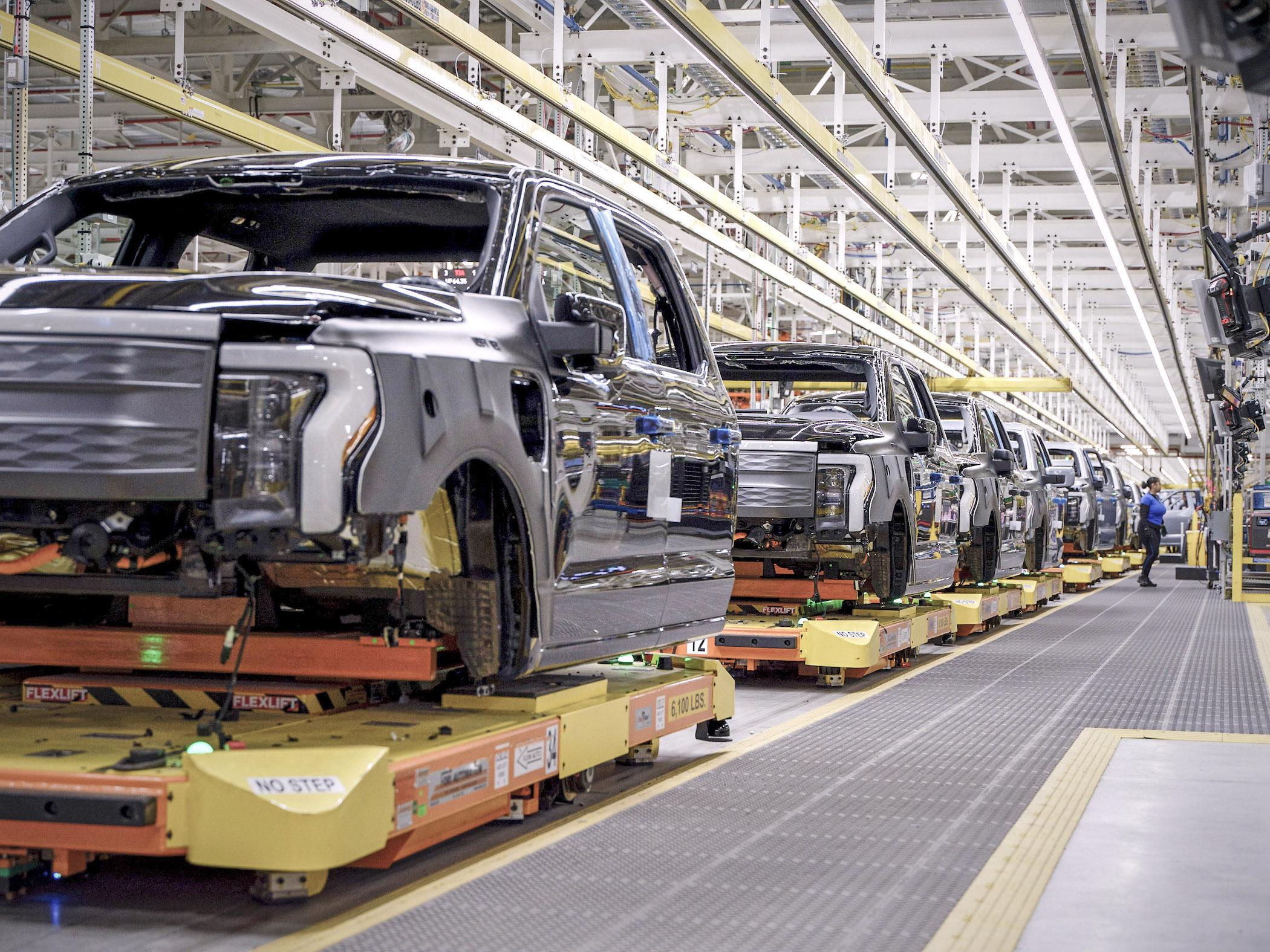 Ford F-150 Lightning 👷🏼♂️ Today Marks the Production Start For F-150 Lightning Trucks! -- Photos & Videos Rouge Electric Vehicle Center_12