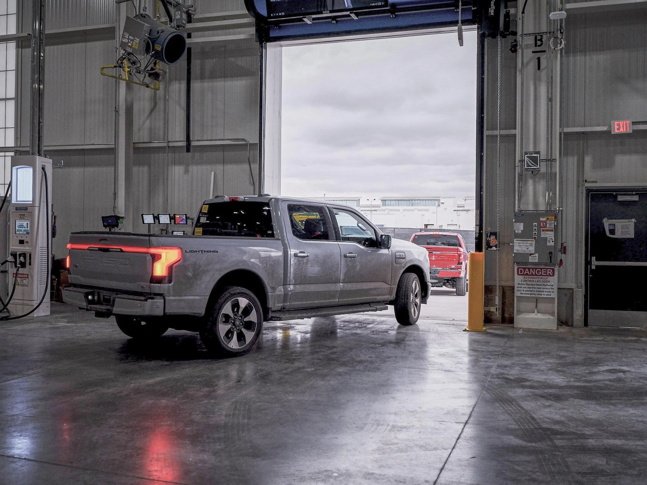 Ford F-150 Lightning 👷🏼♂️ Today Marks the Production Start For F-150 Lightning Trucks! -- Photos & Videos Rouge Electric Vehicle Center_19