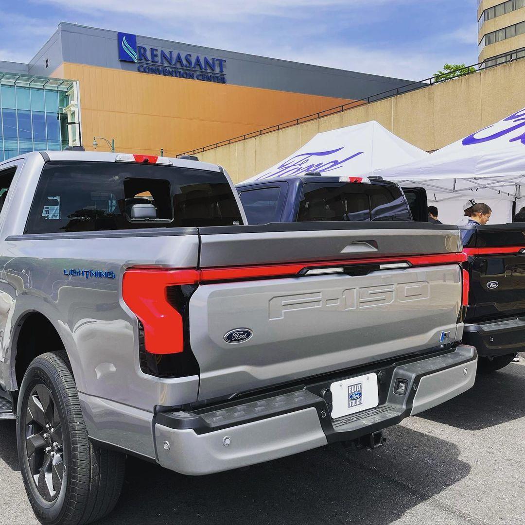 Ford F-150 Lightning ICONIC SILVER F-150 Lightning Photos & Club Iconic Silver F150 Lightning 2