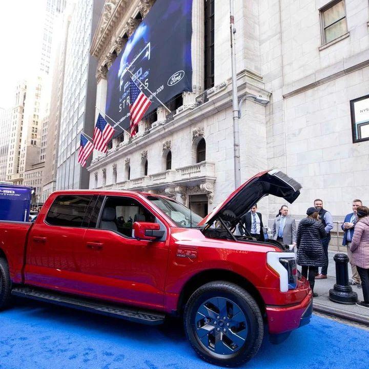 Ford F-150 Lightning F-150 Lightning Makes Cameo at NYSE Bell Ringing 279480583_496606125330497_3150397081976641005_n