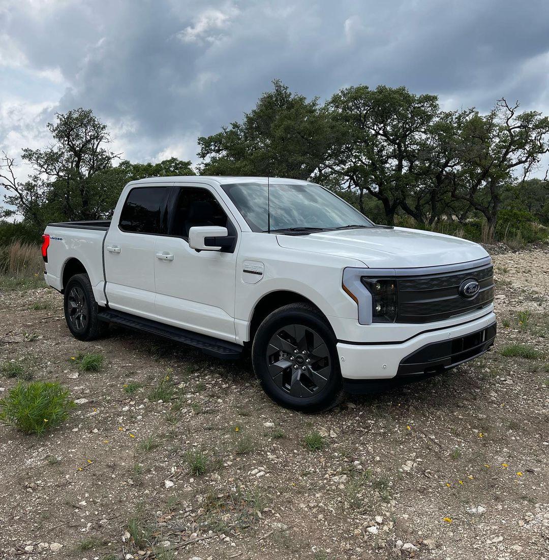 Ford F-150 Lightning STAR WHITE F-150 Lightning Photos & Club Star White F150 Lightning Lariat Pickup EV Exterior and interior9