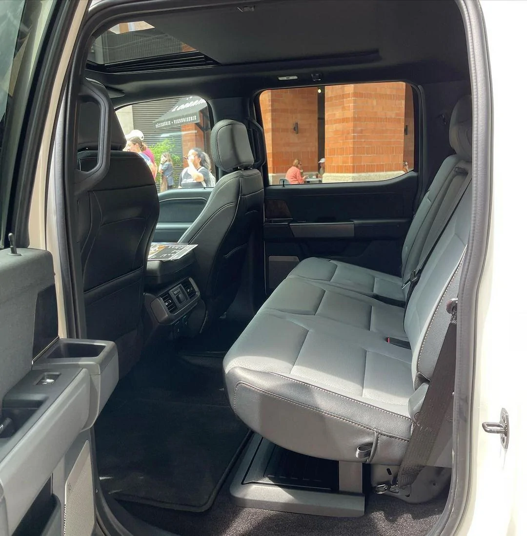 Ford F-150 Lightning Star White F-150 Lightning (+ Two Toned Seats & Apple CarPlay) : First Good Looks Star White F150 Lightning Lariat Pickup EV Exterior and interior1
