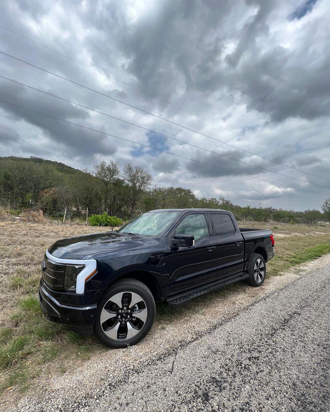 Ford F-150 Lightning ANTIMATTER BLUE F-150 Lightning Photos & Club Antimatter Blue Metallic F150 Lightning Pickup 4