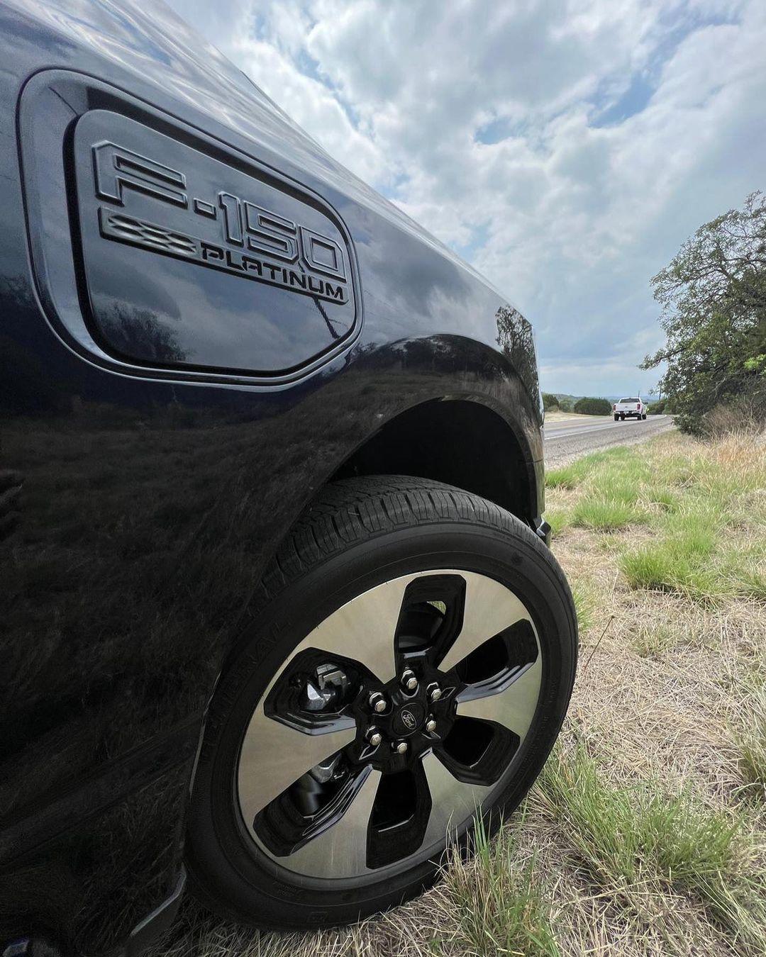 Ford F-150 Lightning ANTIMATTER BLUE F-150 Lightning Photos & Club Antimatter Blue Metallic F150 Lightning Pickup 8