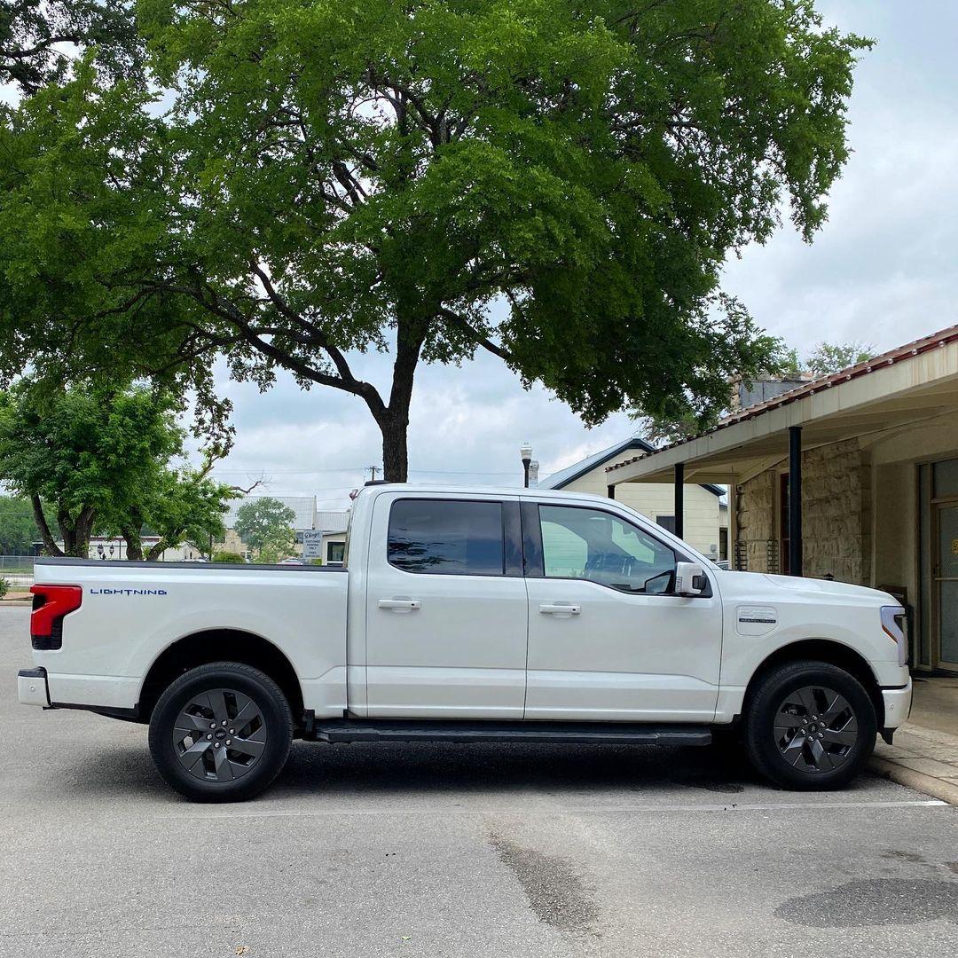 Ford F-150 Lightning STAR WHITE F-150 Lightning Photos & Club Star White Lightning Platinum F150