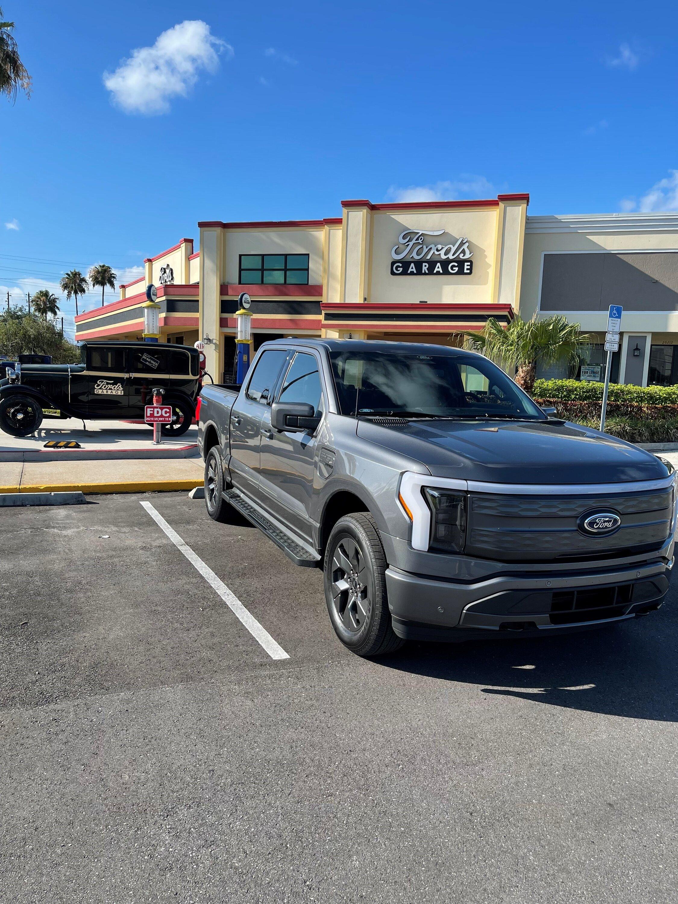 Ford F-150 Lightning ✅ 5/16 Lightning Build Week Group Ford Lightnin