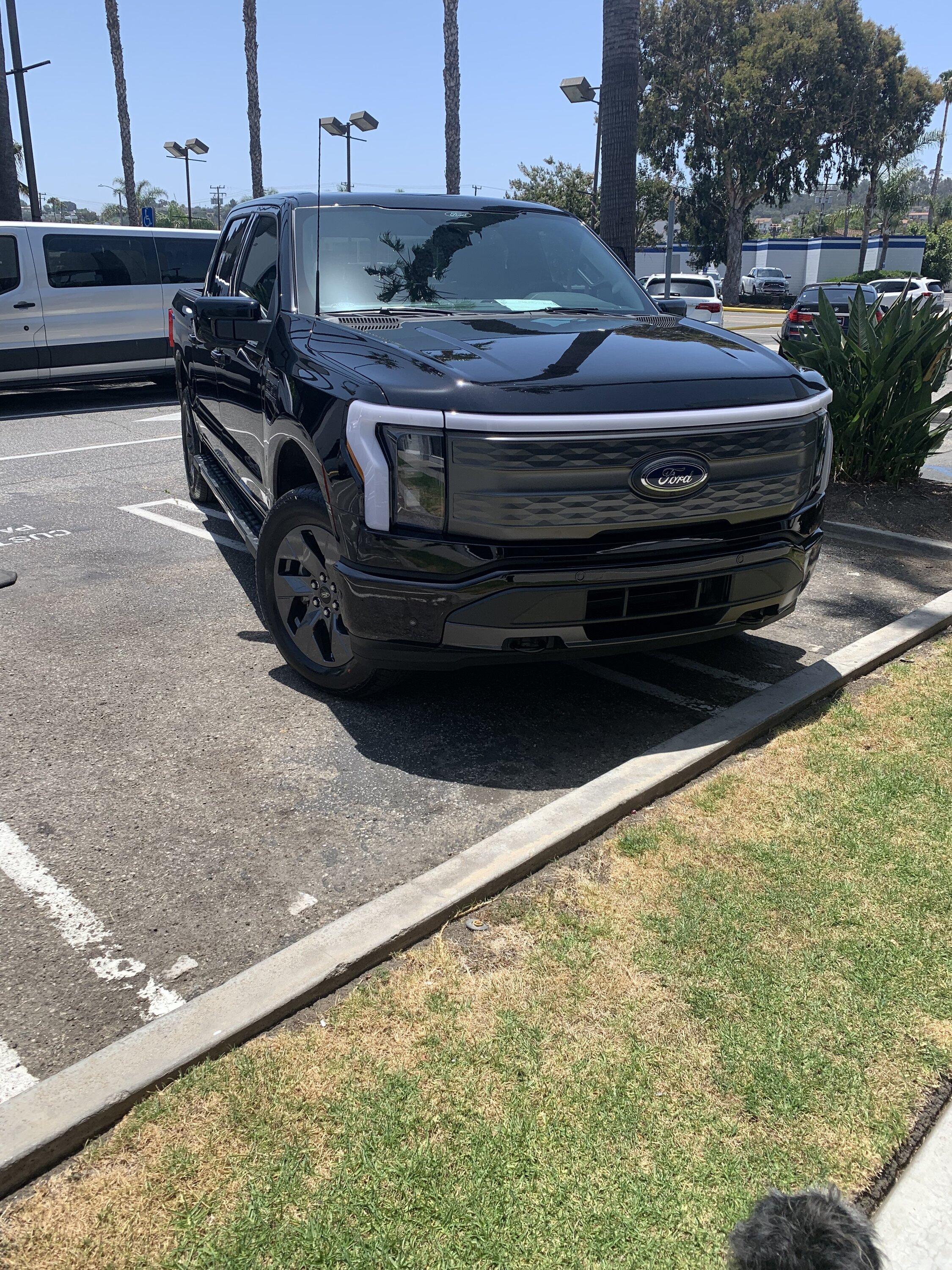 Ford F-150 Lightning AGATE BLACK F-150 Lightning Photos & Club 3E66C128-CA28-4171-9419-384E61EF0981
