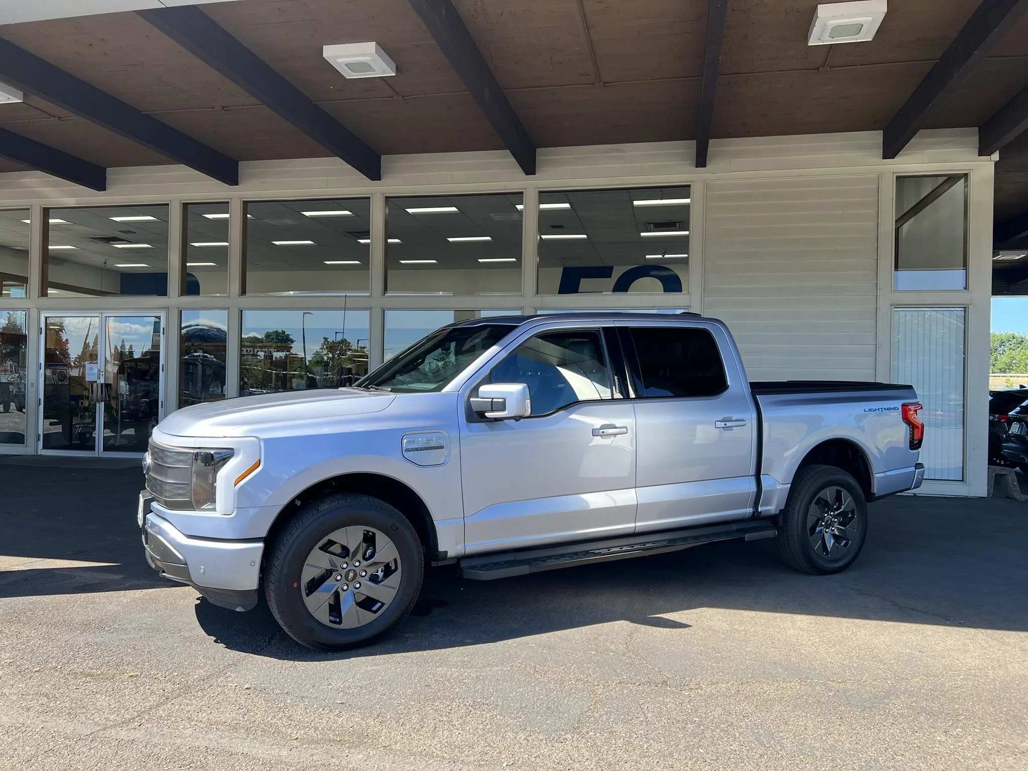 Ford F-150 Lightning ✅ 6/6 Lightning Build Week Group 0B6D6C28-9C77-4C37-A3CE-182855037AF7