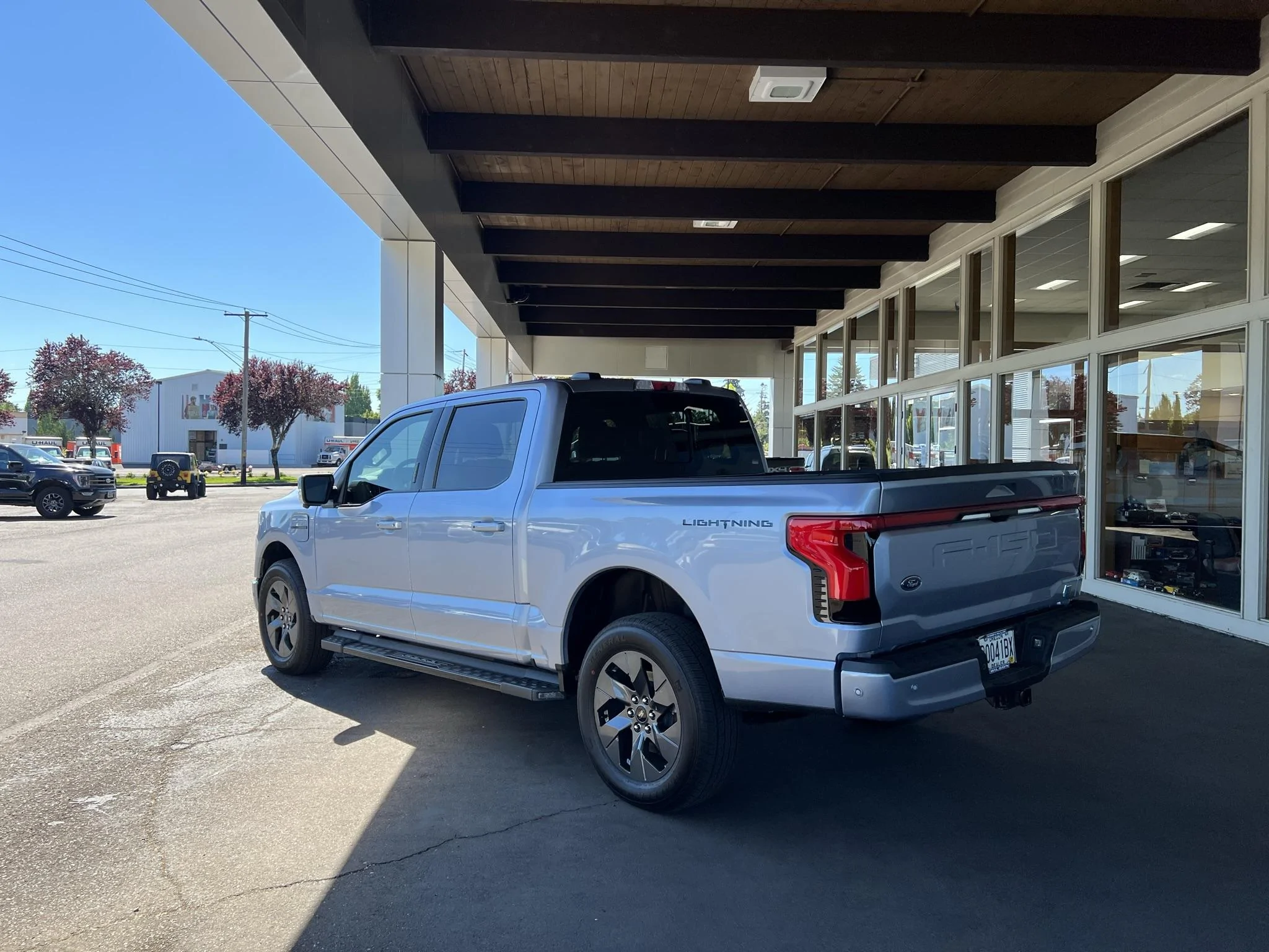 Ford F-150 Lightning ✅ 6/6 Lightning Build Week Group B1117377-8250-4D51-933F-D08C516246C2